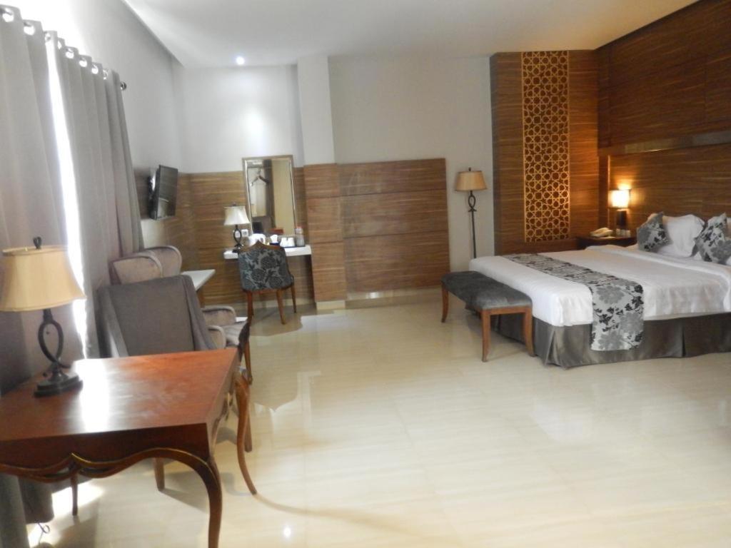 Grand Amira Hotel Solo, Azana Hotels Collection Εξωτερικό φωτογραφία