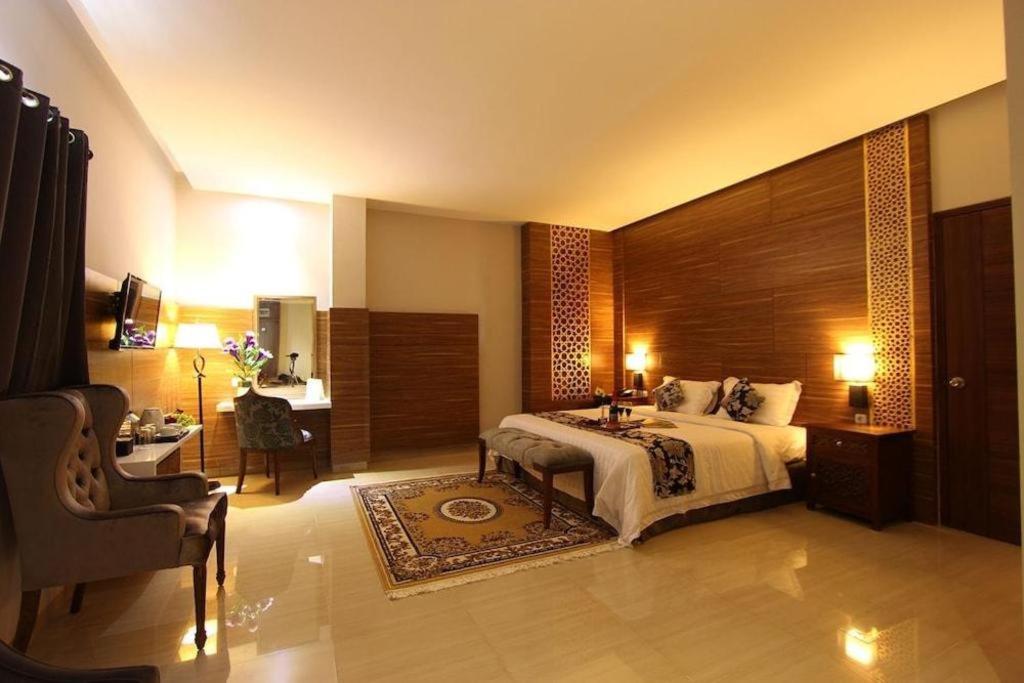 Grand Amira Hotel Solo, Azana Hotels Collection Εξωτερικό φωτογραφία